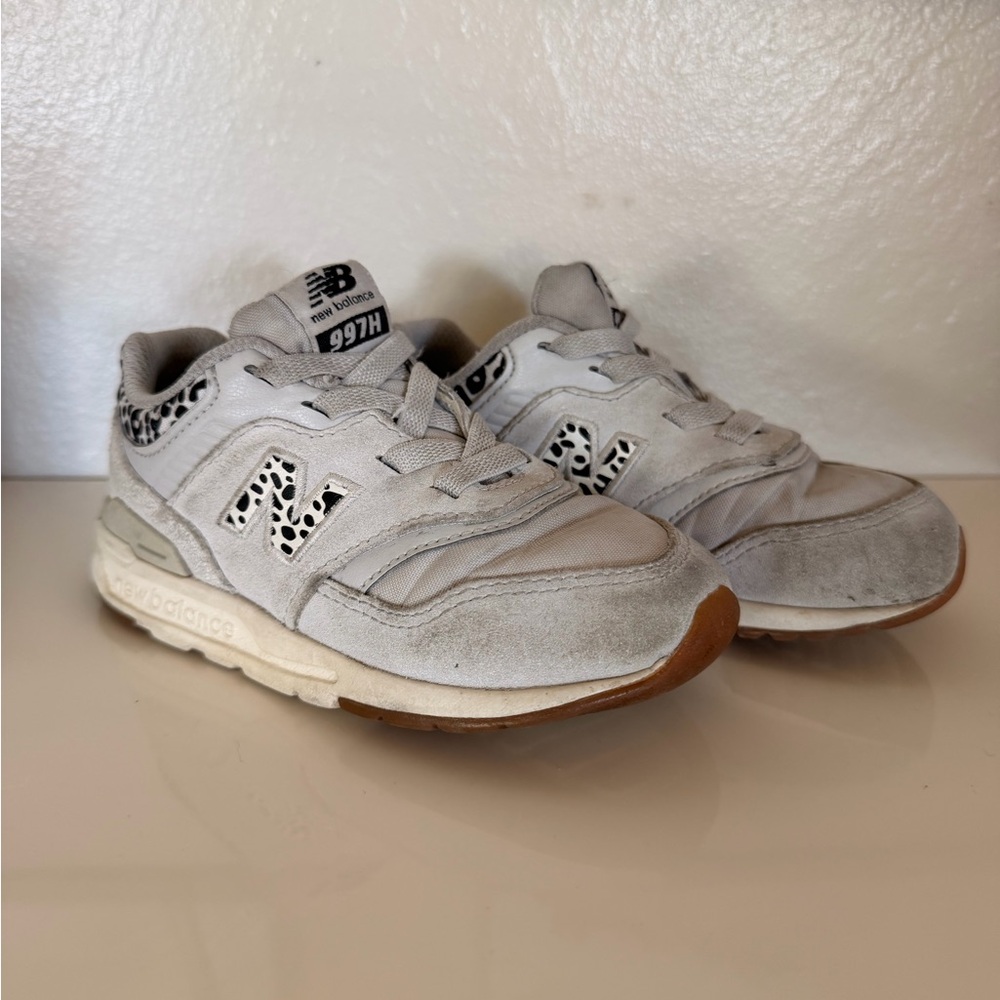 New Balance Men's White and Black Patterned Sneakers